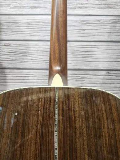 Martin Guitars - HD-28 V18 2